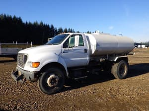2000 Ford F-750 Image