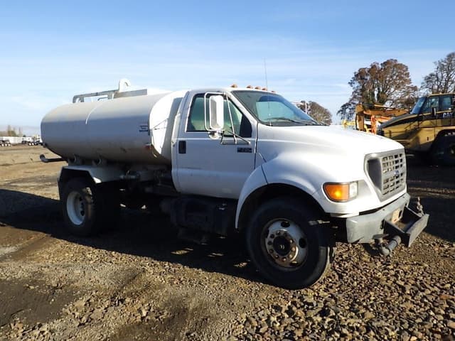 Image of Ford F-750 equipment image 1