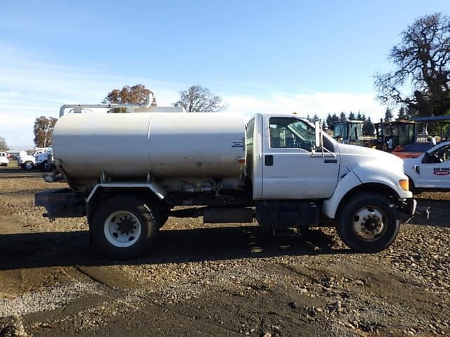 Image of Ford F-750 equipment image 2