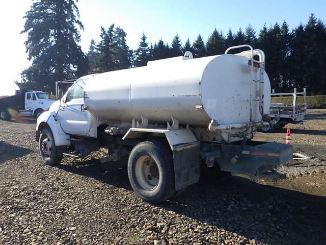 Image of Ford F-750 equipment image 4