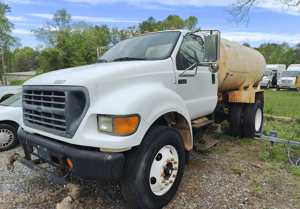 Image of Ford F-750 Primary image