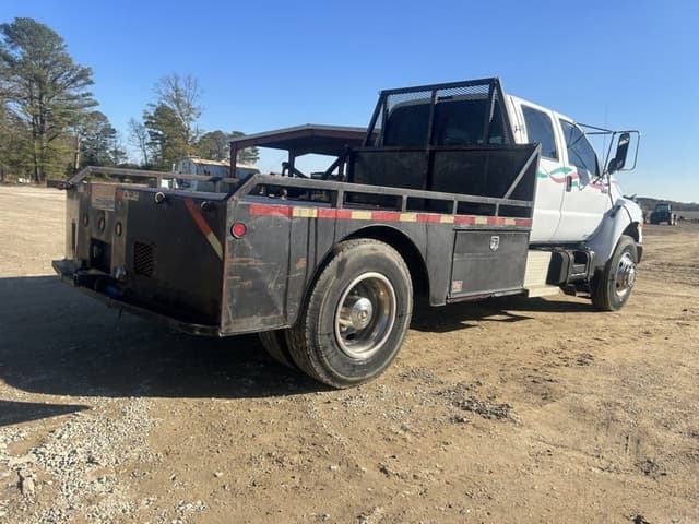 Image of Ford F-750 equipment image 2