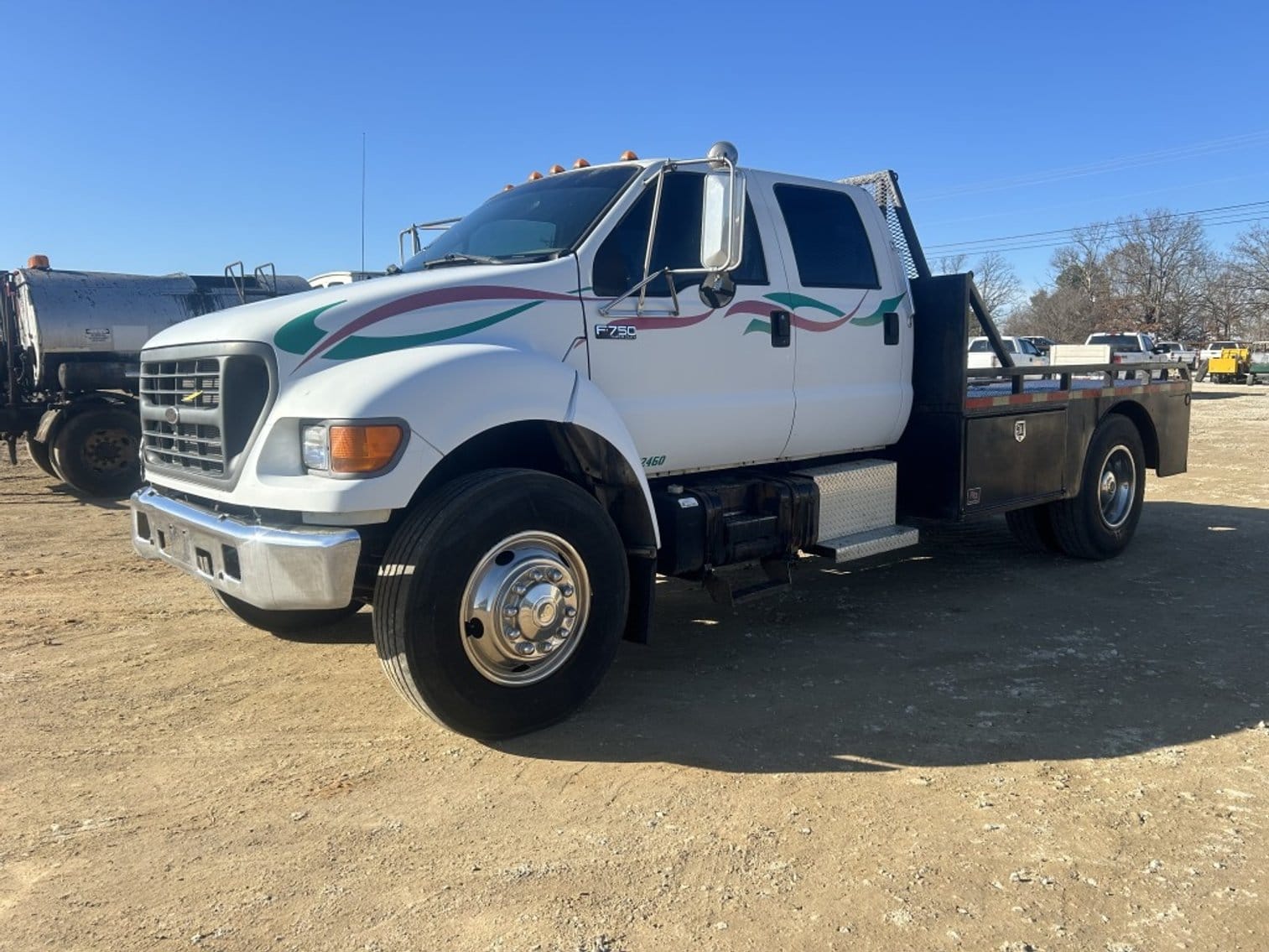 2000 Ford F-750 Equipment Image0