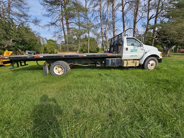 Image of Ford F-750 equipment image 1