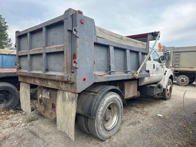 Image of Ford F-750 equipment image 3