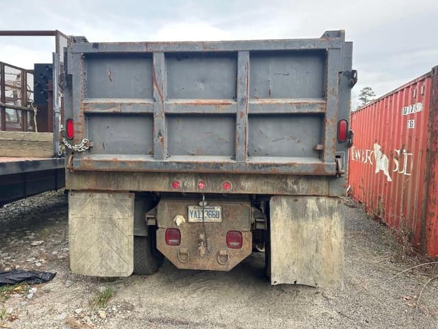 Image of Ford F-750 equipment image 4