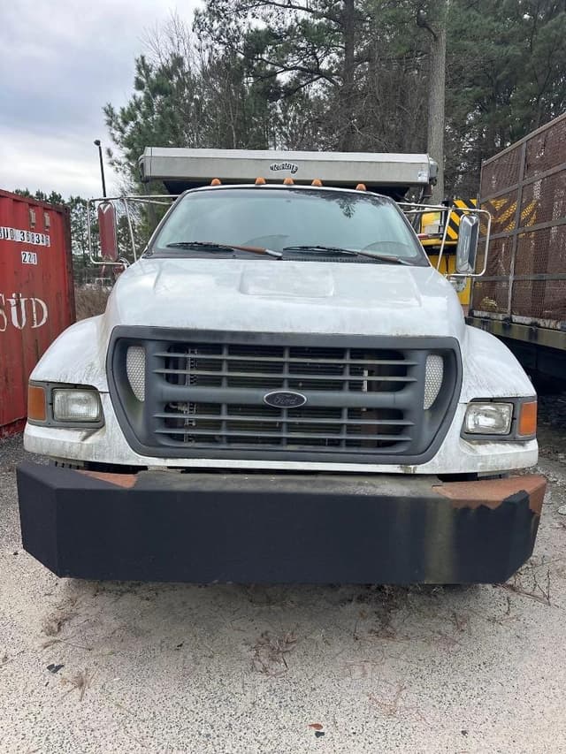 Image of Ford F-750 equipment image 2