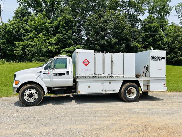 Image of Ford F-750 equipment image 1