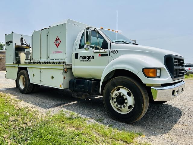 Image of Ford F-750 equipment image 4