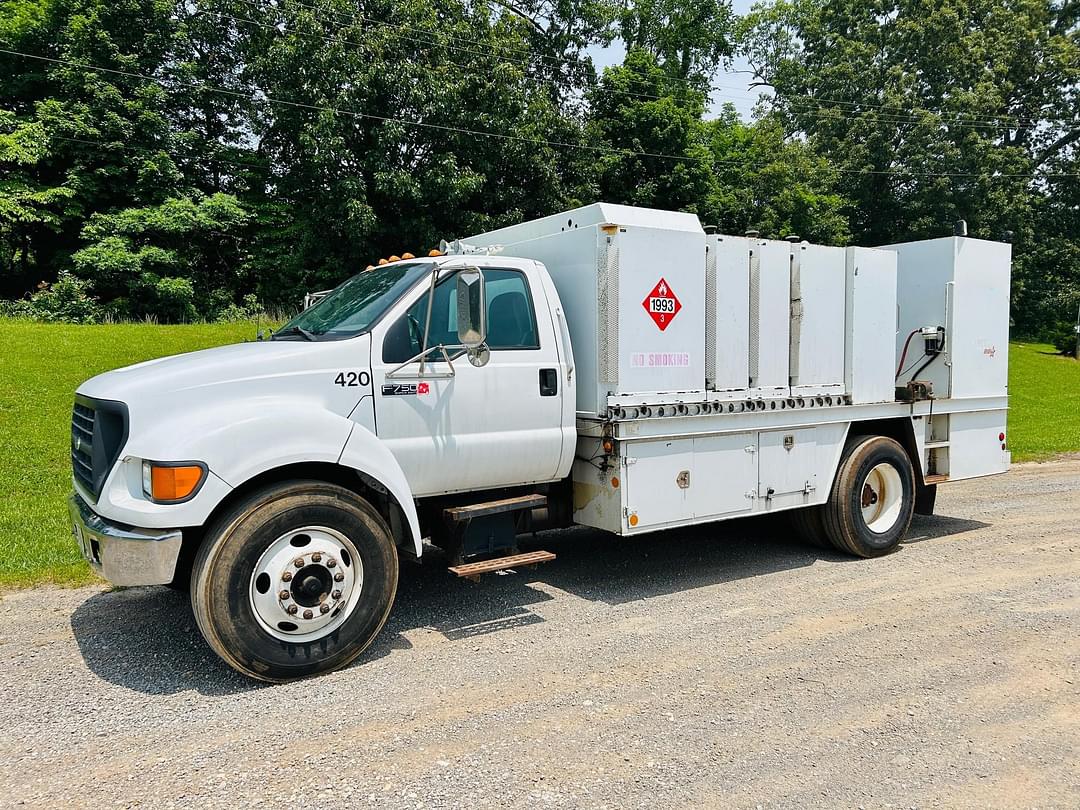Image of Ford F-750 Primary image