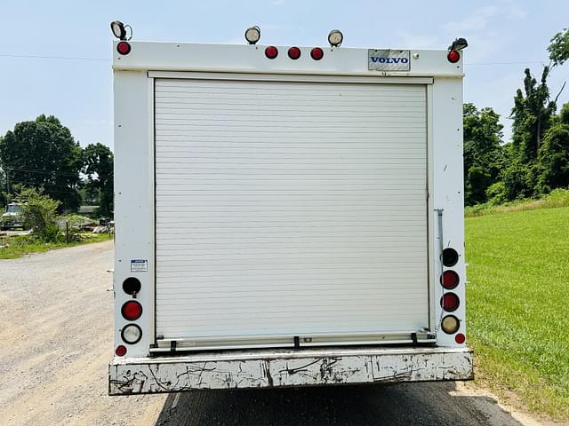 Image of Ford F-750 equipment image 3