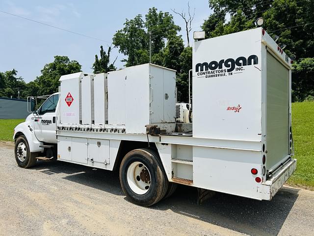 Image of Ford F-750 equipment image 2