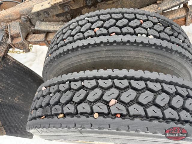 Image of Ford F-750 equipment image 4