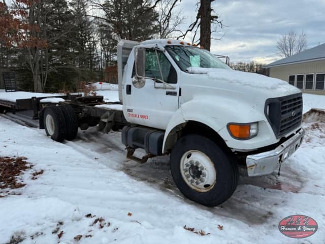 Image of Ford F-750 equipment image 2