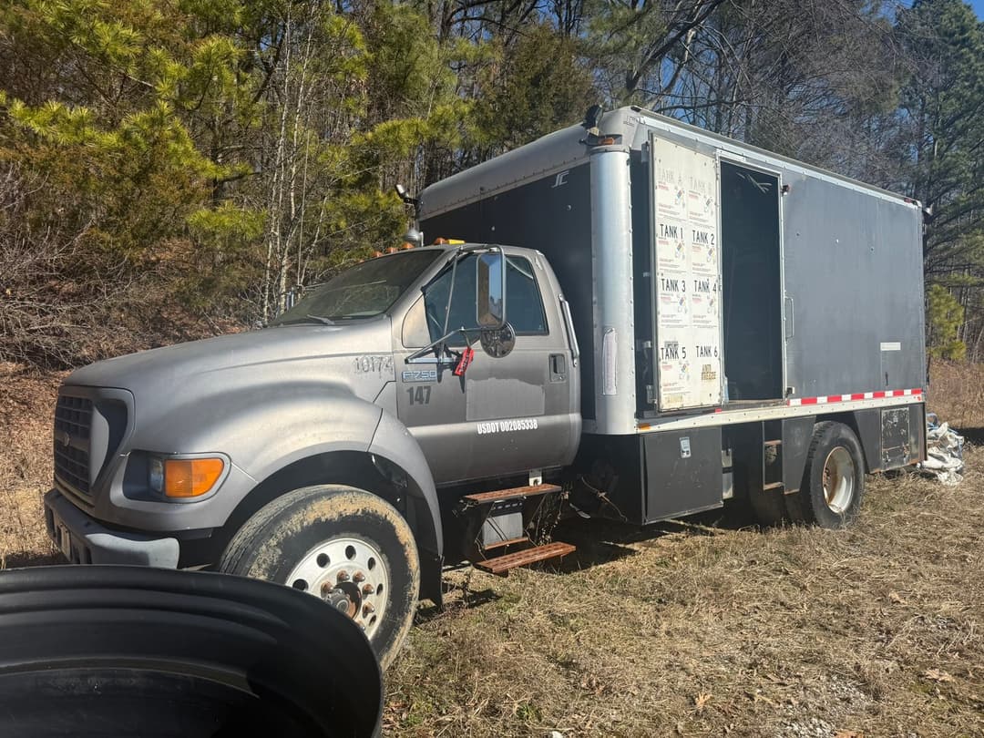 Image of Ford F-750 Primary image