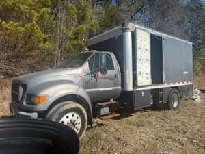 2000 Ford F-750 Image