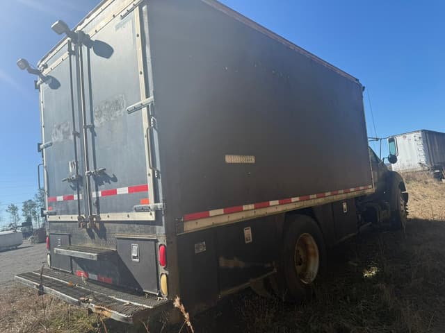 Image of Ford F-750 equipment image 4