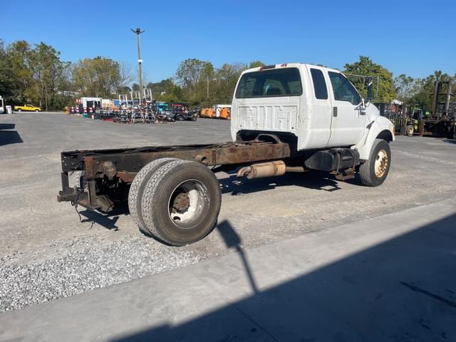 Image of Ford F-750 equipment image 2