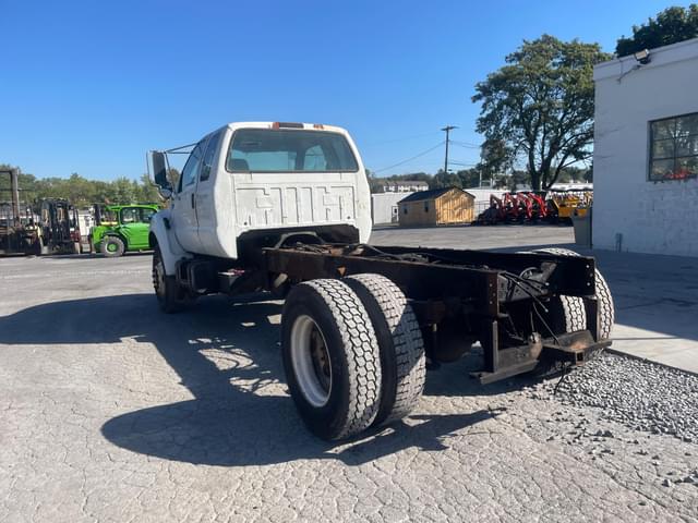 Image of Ford F-750 equipment image 3