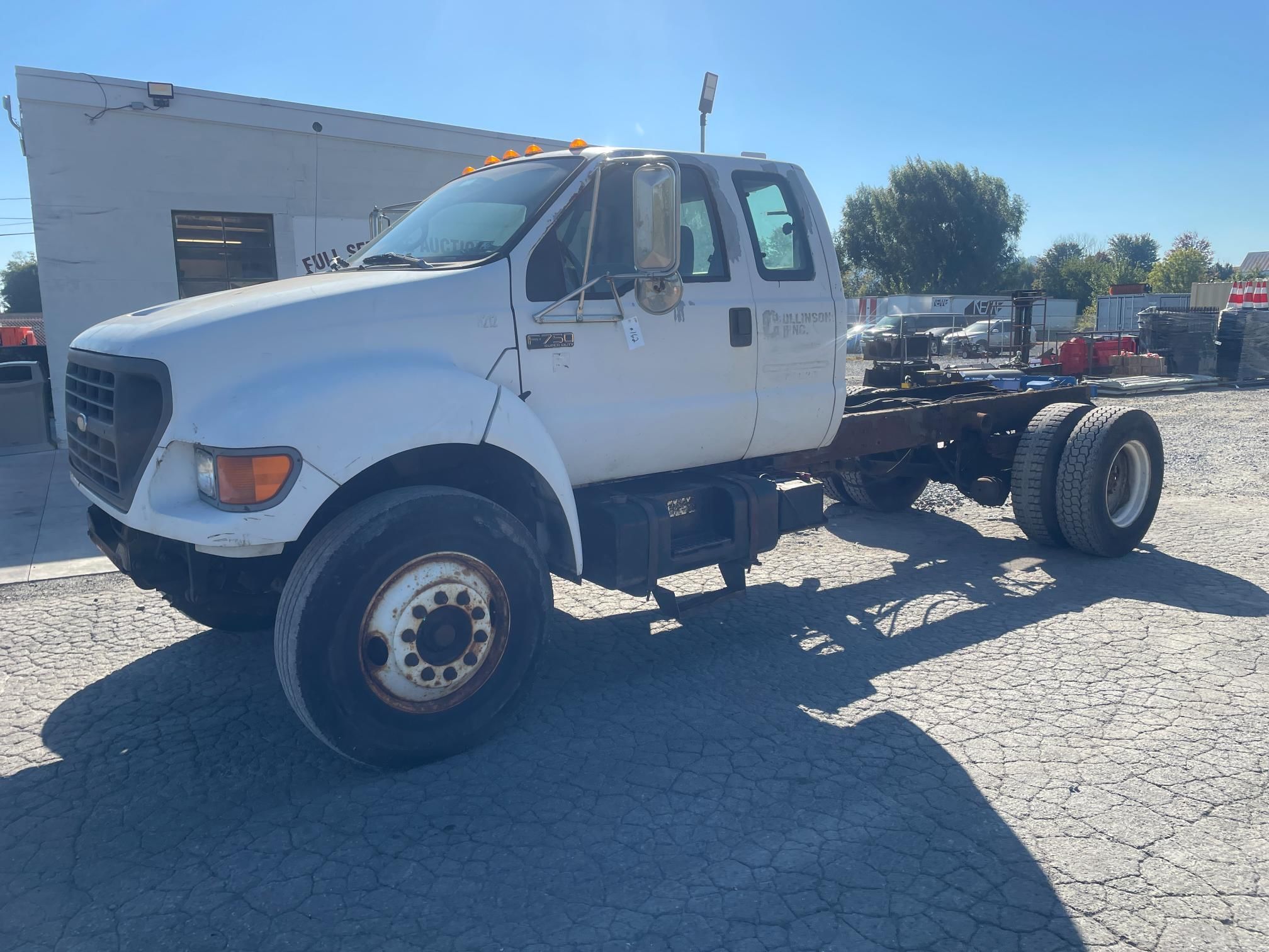 2000 Ford F-750 Equipment Image0