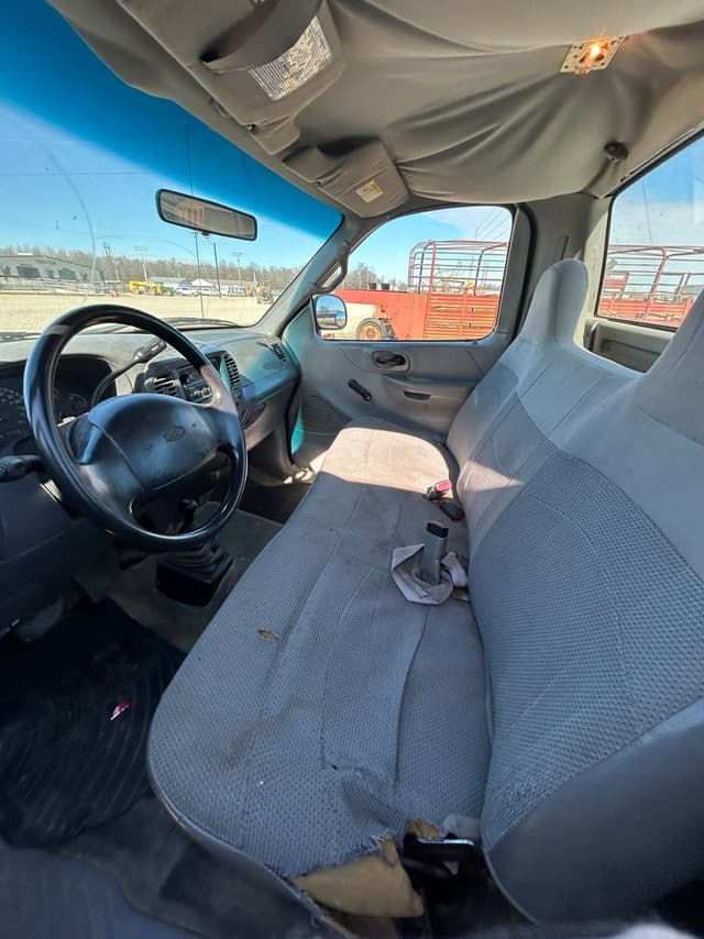 Image of Ford F-150 equipment image 3