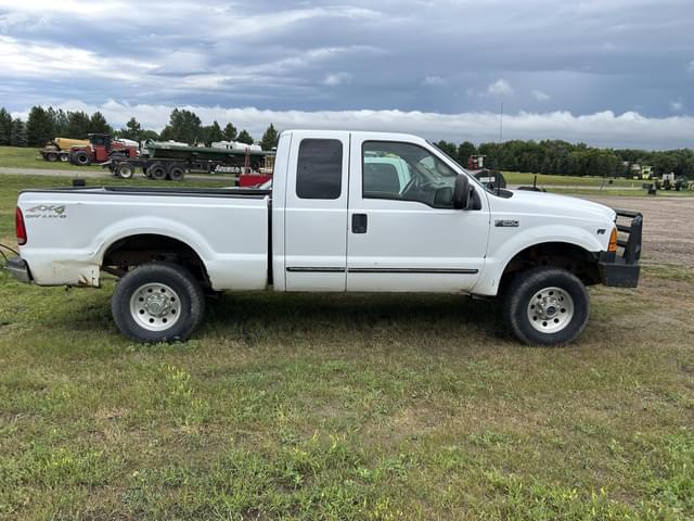 Image of Ford F-250 equipment image 3