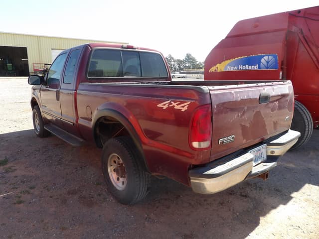 Image of Ford F-250 equipment image 2