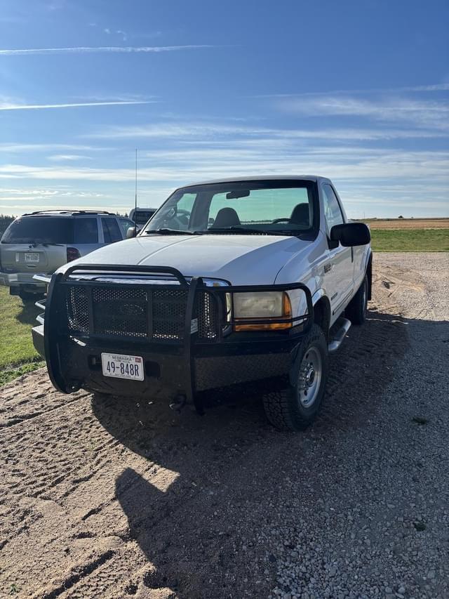 Image of Ford F-250 equipment image 2