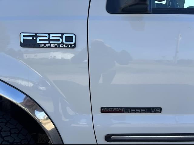 Image of Ford F-250 equipment image 1