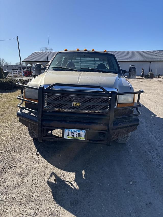 Image of Ford F-250 equipment image 4