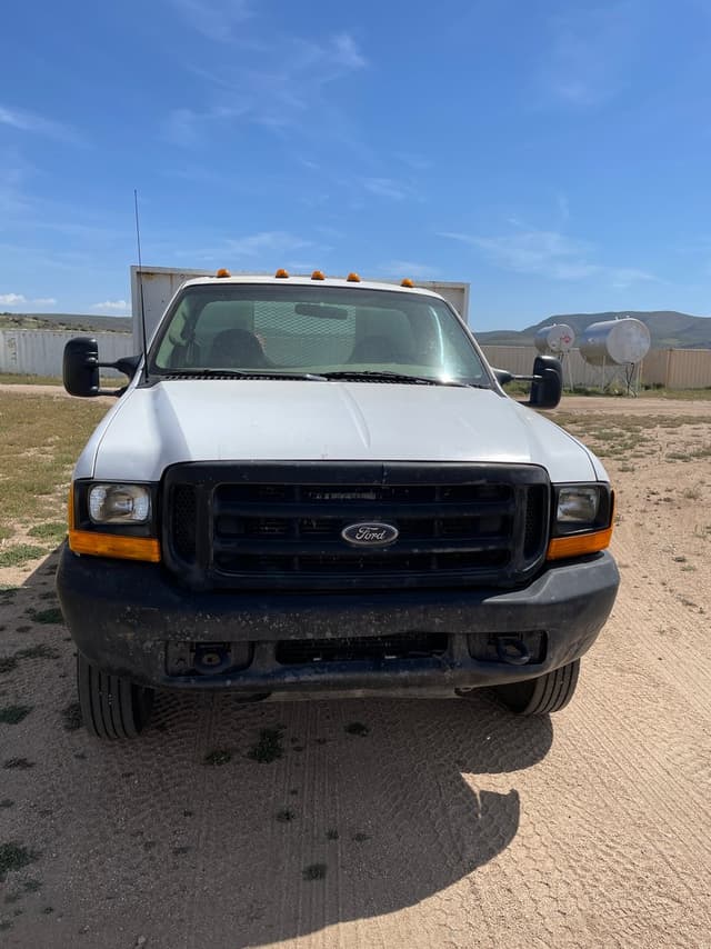 Image of Ford F-450 equipment image 3