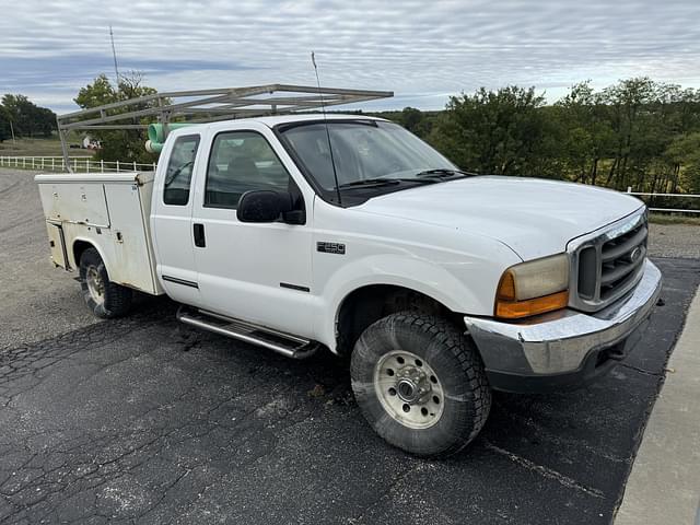 Image of Ford F-250 equipment image 1