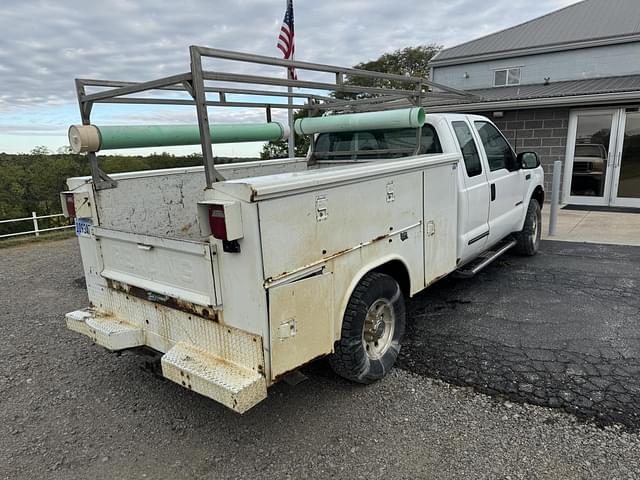 Image of Ford F-250 equipment image 2