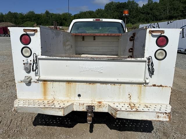 Image of Ford F-250 equipment image 3