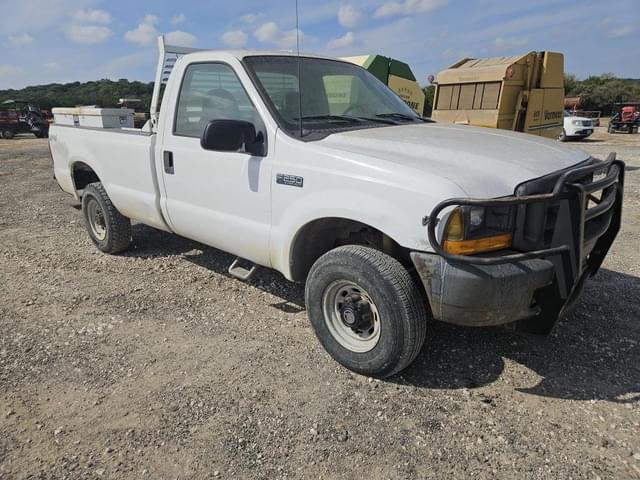 Image of Ford F-250 equipment image 3