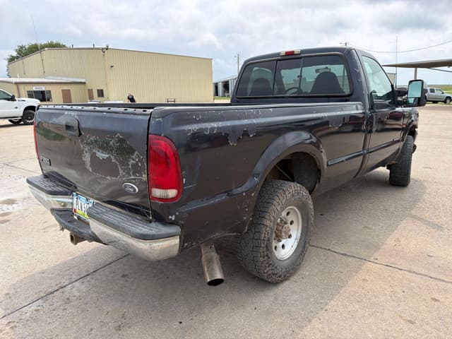Image of Ford F-250 equipment image 3