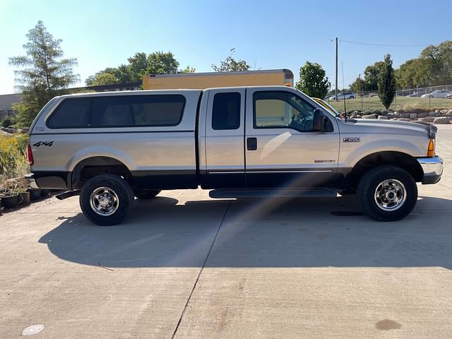 Image of Ford F-250 equipment image 3