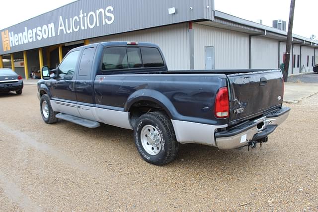Image of Ford F-250 equipment image 2