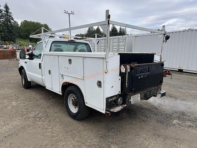 Image of Ford F-250 equipment image 3