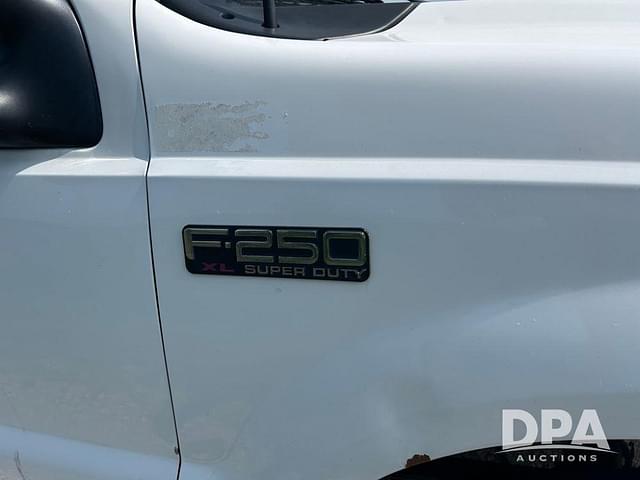 Image of Ford F-250 equipment image 4