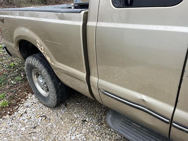 Image of Ford F-250 equipment image 3