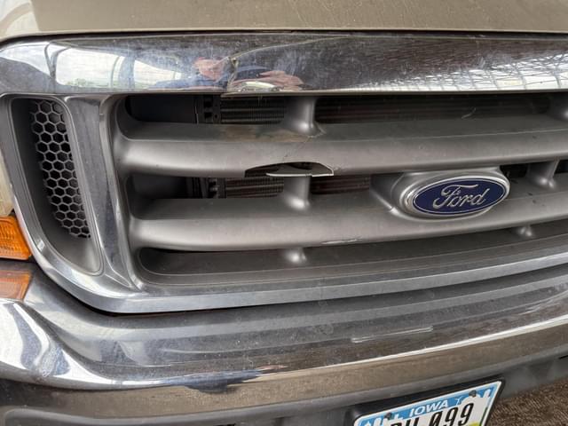 Image of Ford F-250 equipment image 1