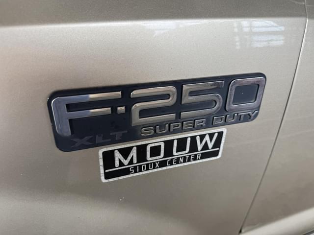 Image of Ford F-250 equipment image 4