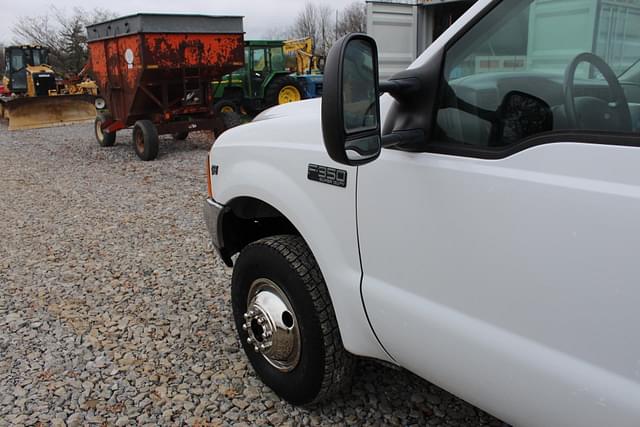 Image of Ford F-350 equipment image 2