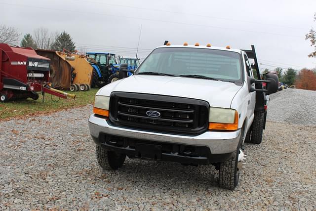 Image of Ford F-350 equipment image 4