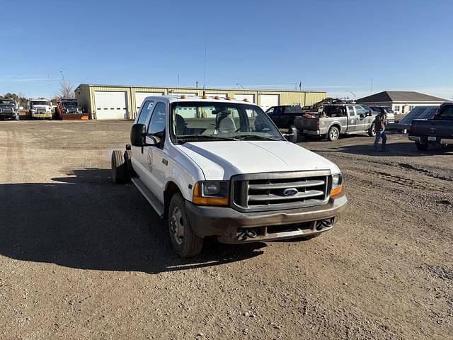 Image of Ford F-350 equipment image 4