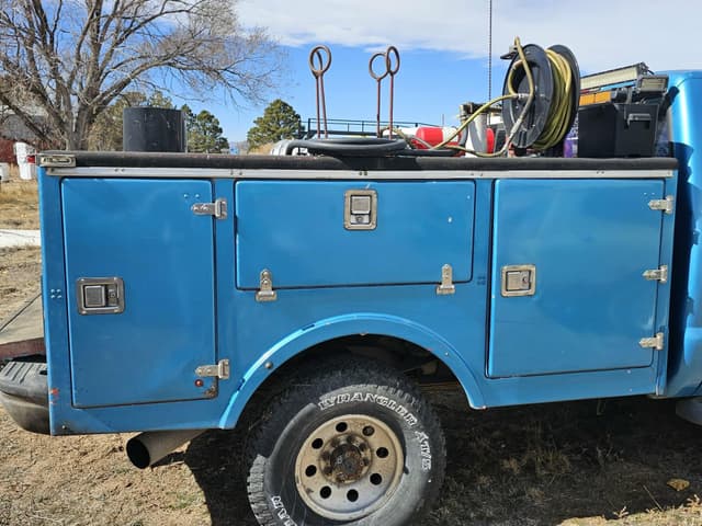 Image of Ford F-350 equipment image 4