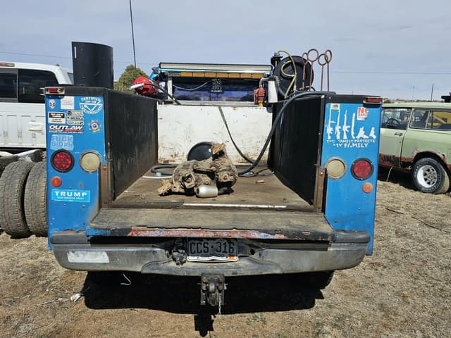 Image of Ford F-350 equipment image 2