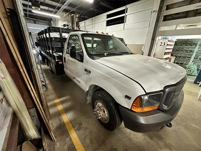 Image of Ford F-350 equipment image 1