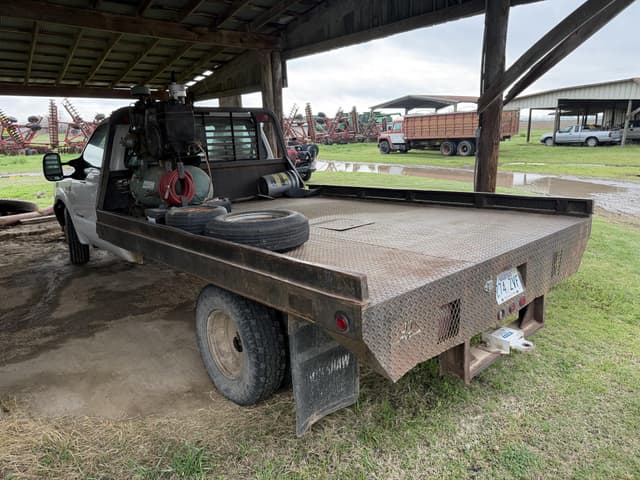 Image of Ford F-350 equipment image 3